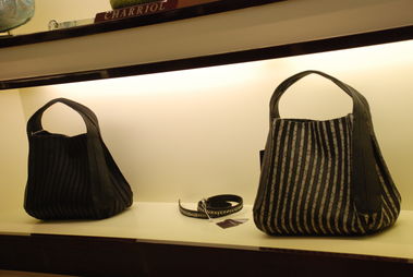 夏利豪2011春夏女士箱包新品发布 优雅与实用的完美邂逅